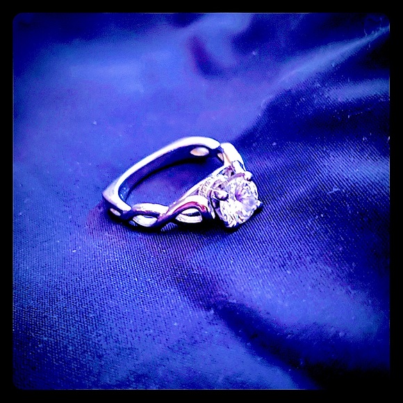 Valina Ring High Quality Replica Of Authentic One - Picture 3 of 5